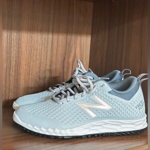NWOT. NEW BALANCE WOMEN'S 9.5